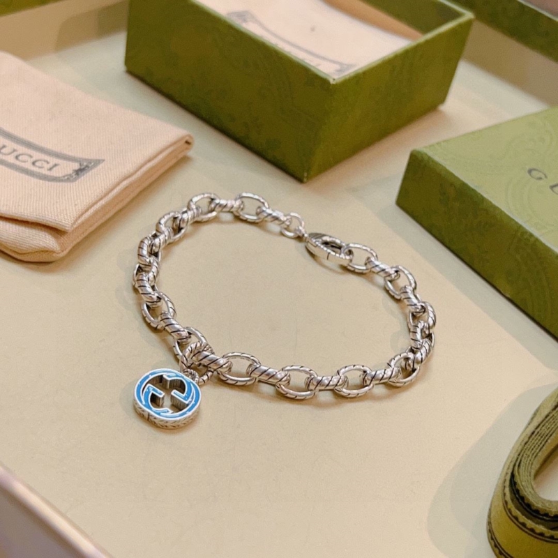 G*u*i bracelets